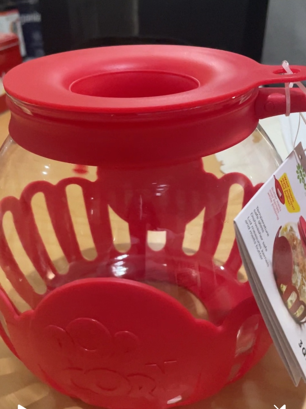 Microwaveable popcorn popper with temperature safe glass